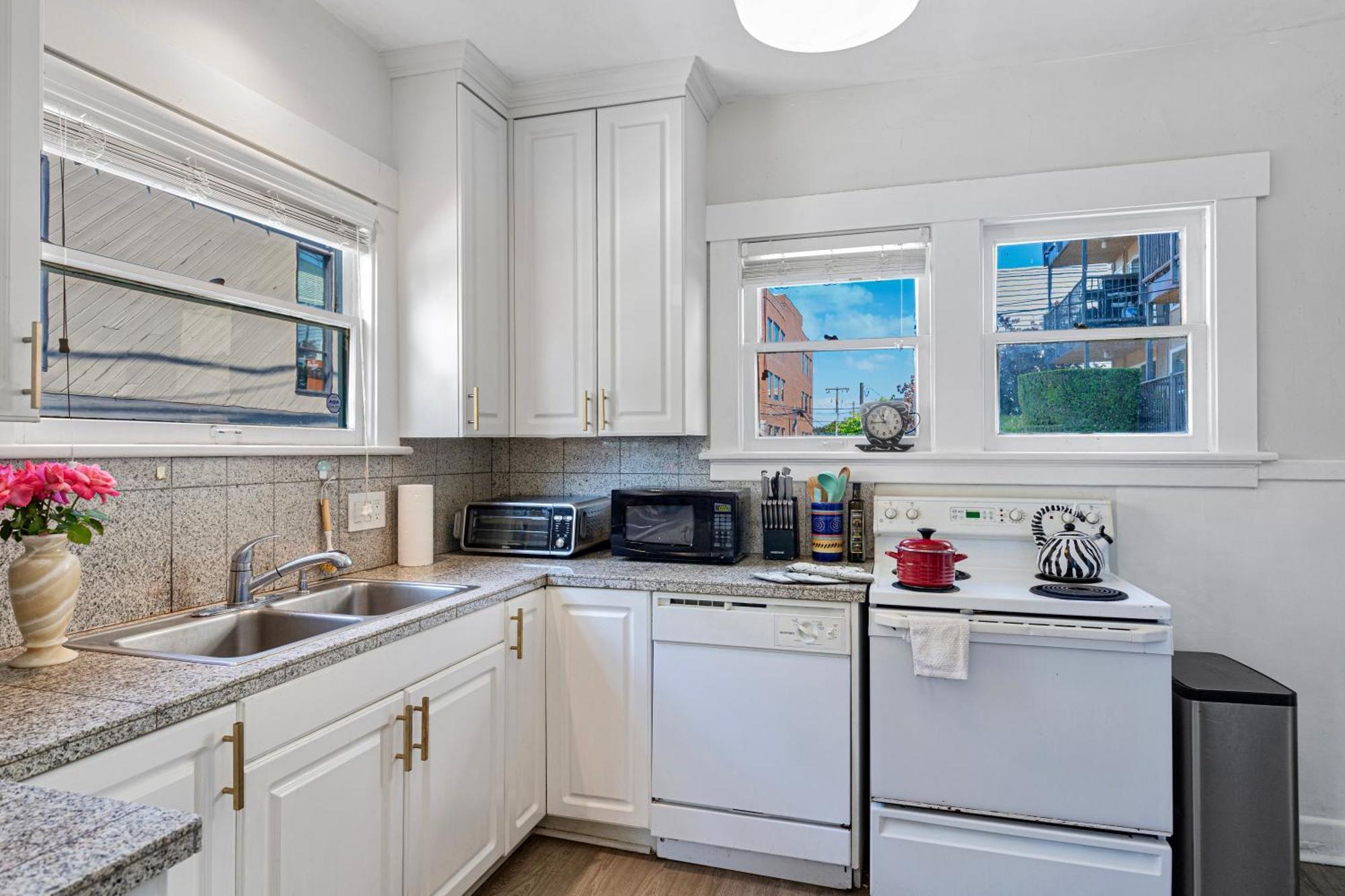 Vintage 3 Bedroom Home In Prime Eastlake Seattle With Private Parking Екстер'єр фото
