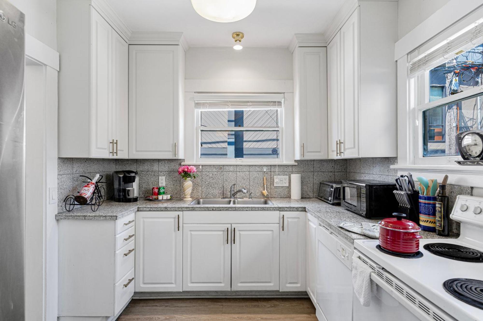 Vintage 3 Bedroom Home In Prime Eastlake Seattle With Private Parking Екстер'єр фото